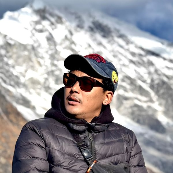 Gyurme Tsewang, senior guide